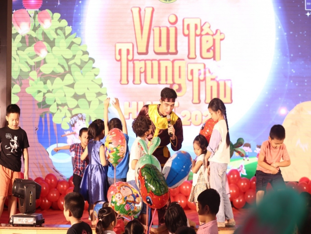 Vui tết trung thu dành cho con em cán bộ giảng viên Trường Đại học Kinh doanh và Công nghệ Hà Nội